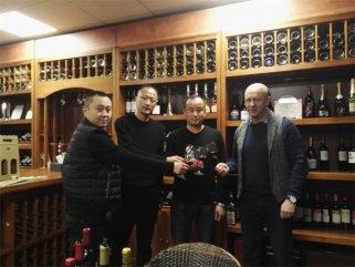 山东青岛客户前来小蝌蚪影院污片总部考察91蝌蚪视频在线观看